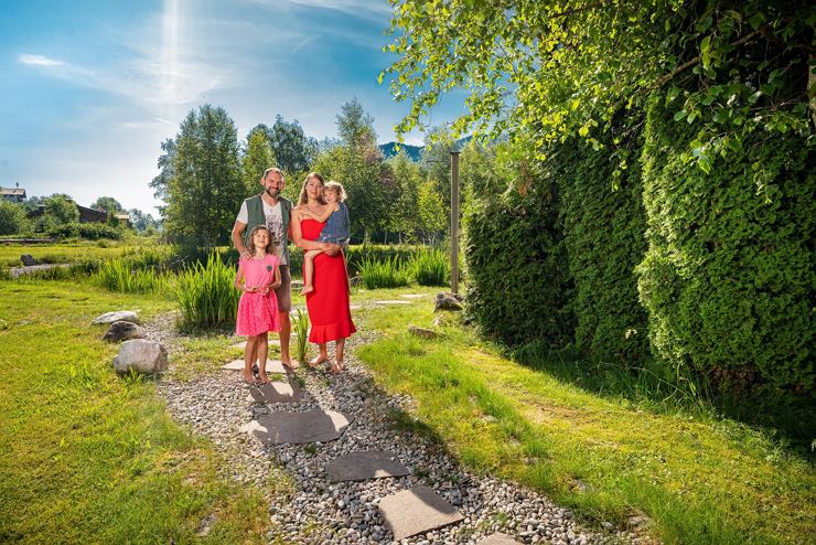 Claudia und Andreas mit Florentina und Viola